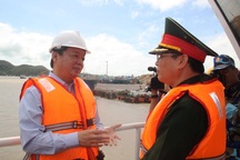 Ngăn thảm họa dầu tràn ở vùng biển 10 tàu hàng bị bão nhấn chìm