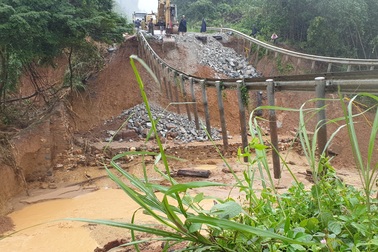 Cần nhiều ngày để "nối lại" quốc lộ 26 đoạn Đắk Lắk đi Khánh Hòa
