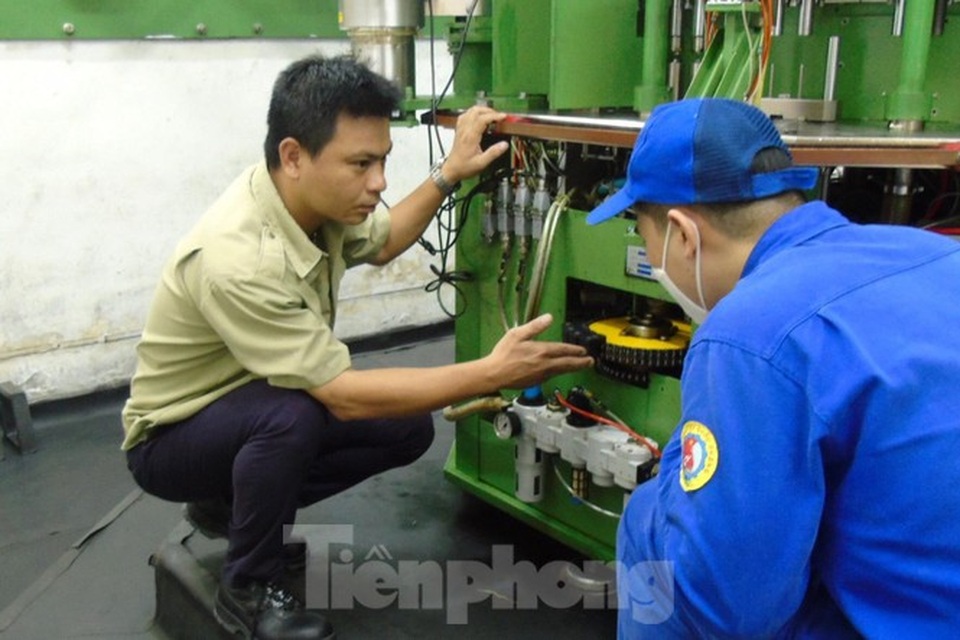 Kỹ sư Việt 8X tìm ra công nghệ hạt lửa quân sự hiện đại - 3 Kỹ sư Việt 8X tìm ra công nghệ hạt lửa quân sự hiện đại - 3