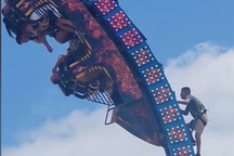 Người treo lơ lửng do tàu lượn gặp sự cố ở Mỹ