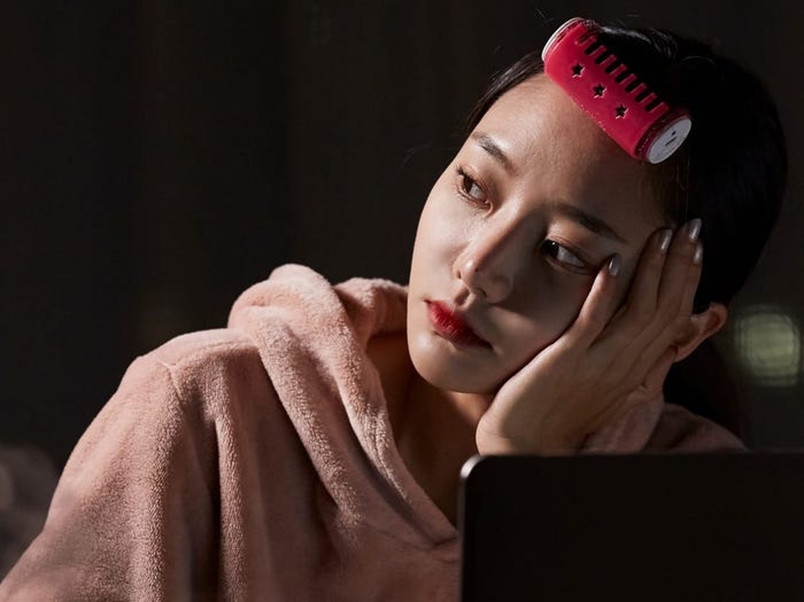 Logic làm đẹp khác lạ phía sau trào lưu cuốn lô ra đường của Gen Z Hàn Quốc - 1 Logic làm đẹp khác lạ phía sau trào lưu cuốn lô ra đường của Gen Z Hàn Quốc - 1