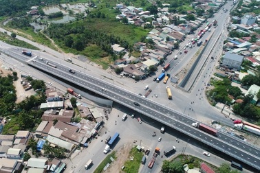 TPHCM: Thông xe cầu vượt, mở “nút thắt” vào cảng lớn nhất Việt Nam