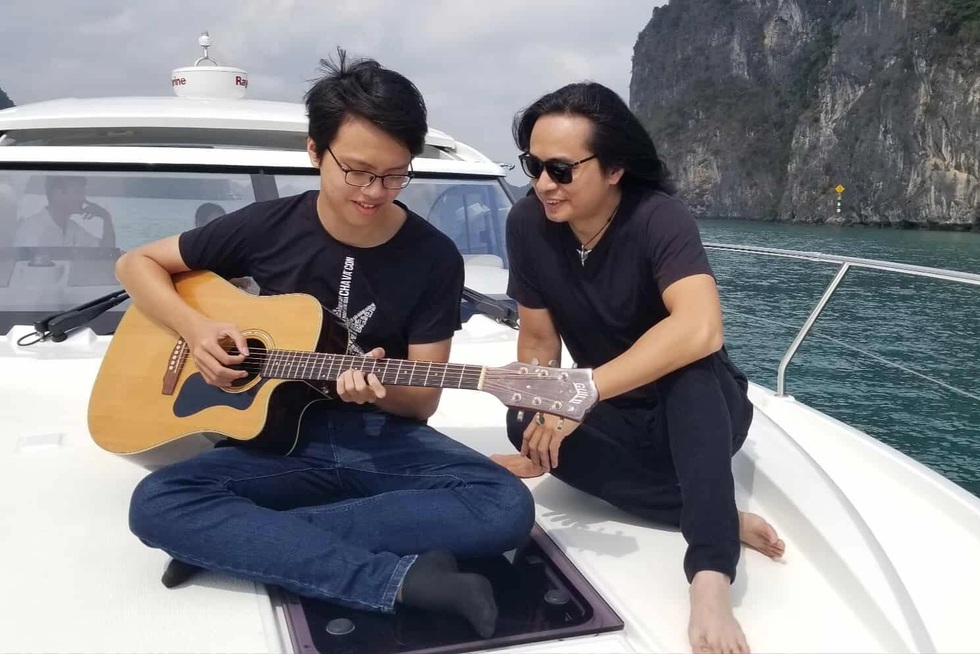 Con trai trưởng nhóm Bức Tường: Không dựa vào cha, tự lập nghiệp ở Mỹ - 3 Con trai trưởng nhóm Bức Tường: Không dựa vào cha, tự lập nghiệp ở Mỹ - 3