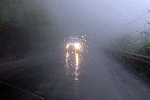 Kinh nghiệm lái xe đường sương mù