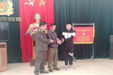 Chiến sĩ công an trả lại gần 50 triệu đồng cho người đánh rơi