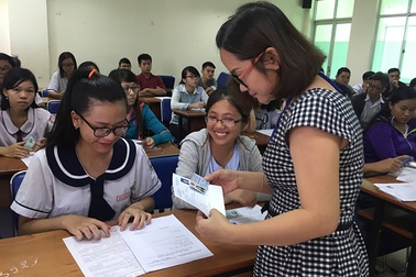 Vận chuyển đề thi THPT quốc gia ra đảo bằng máy bay