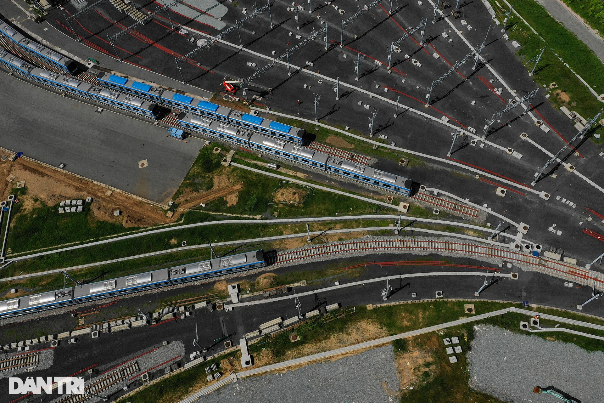 TPHCM: Cận cảnh lắp đặt đoàn tàu số 17 của metro số 1 tại depot Long Bình - 13 TPHCM: Cận cảnh lắp đặt đoàn tàu số 17 của metro số 1 tại depot Long Bình - 13