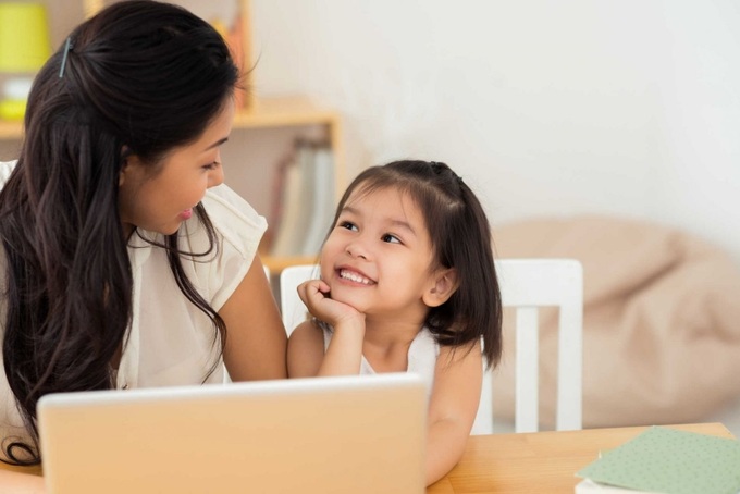Hãy tôn trọng sở thích của con, hỏi xem con bạn thích làm nghề gì. Ảnh: KT