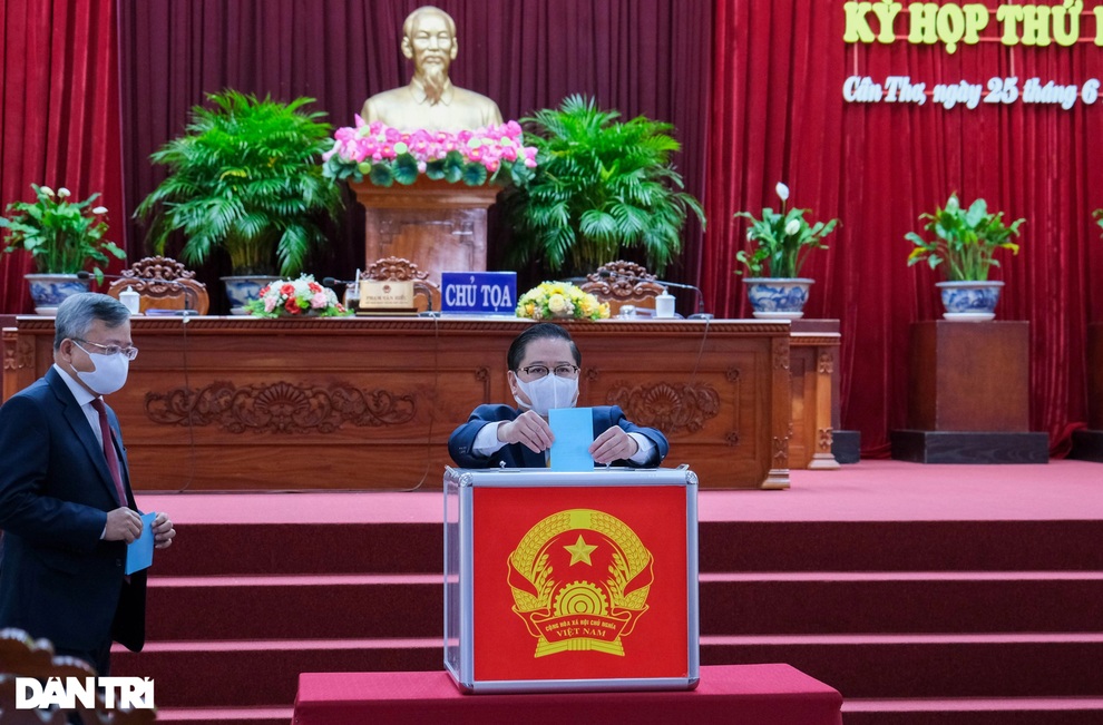 Ông Trần Việt Trường tái đắc cử Chủ tịch UBND TP Cần Thơ - 1 Ông Trần Việt Trường tái đắc cử Chủ tịch UBND TP Cần Thơ - 1