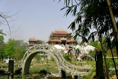 Ngày xuân “Tây du” hành hương lễ Phật