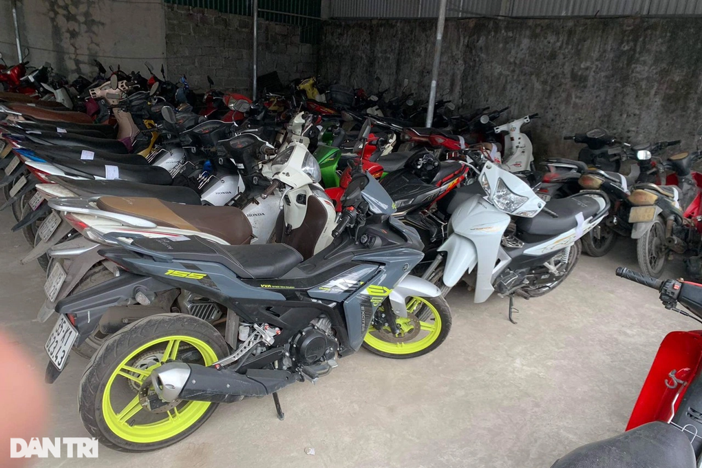 Người vi phạm bỏ xe làm tăng áp lực lên các bãi tạm giữ - 3 Người vi phạm bỏ xe làm tăng áp lực lên các bãi tạm giữ - 3