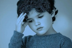 Chấn thương thời thơ ấu tái cấu trúc não bộ, định hình phản ứng với nỗi đau