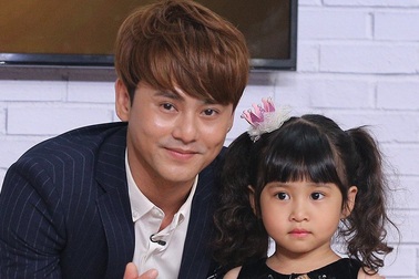 Ưng Đại Vệ trải lòng cảnh “gà trống nuôi con” từ khi con gái vừa 6 tháng tuổi