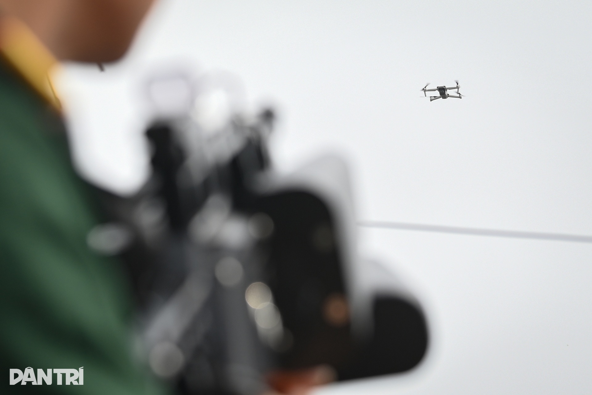 Tận mắt chứng kiến sức mạnh súng áp chế flycam do Việt Nam sản xuất - 3 Tận mắt chứng kiến sức mạnh súng áp chế flycam do Việt Nam sản xuất - 3