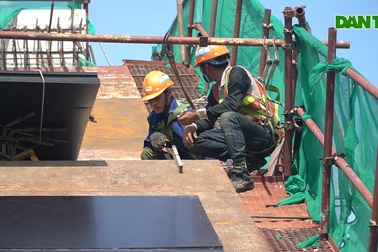 9 cầu bộ hành kết nối các ga trên cao tuyến Metro số 1 gấp rút thi công