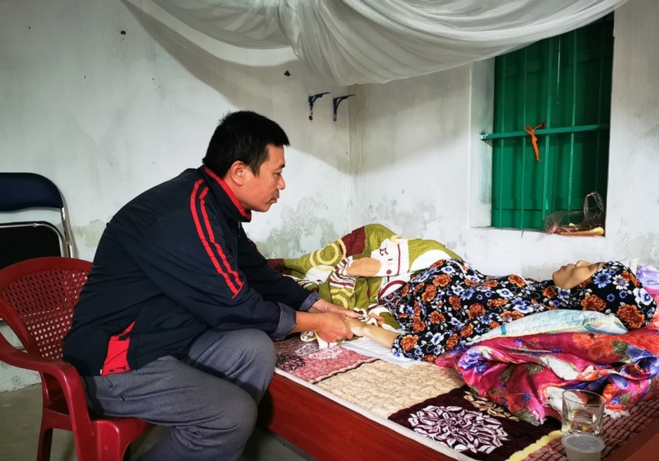 Rớt nước mắt cảnh vợ chồng ung thư, thương các con ngoan, học cực giỏi - 2 Rớt nước mắt cảnh vợ chồng ung thư, thương các con ngoan, học cực giỏi - 2