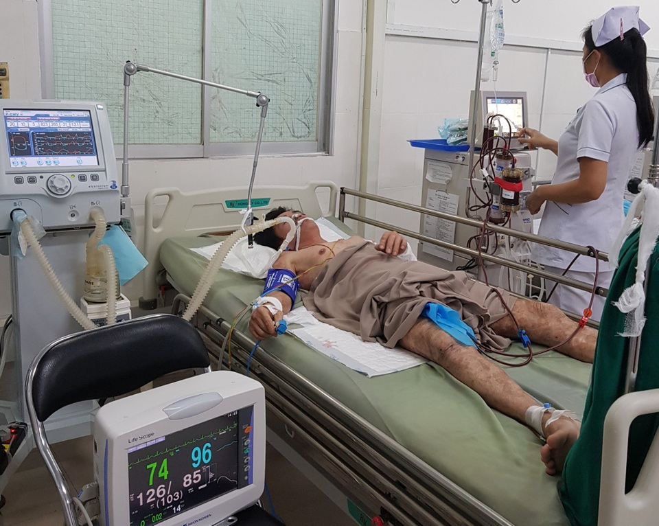 Bác sĩ “chạy trước tử thần” cứu ca ngộ độc dạ dày cá mặt thỏ - 2 Bác sĩ “chạy trước tử thần” cứu ca ngộ độc dạ dày cá mặt thỏ - 2