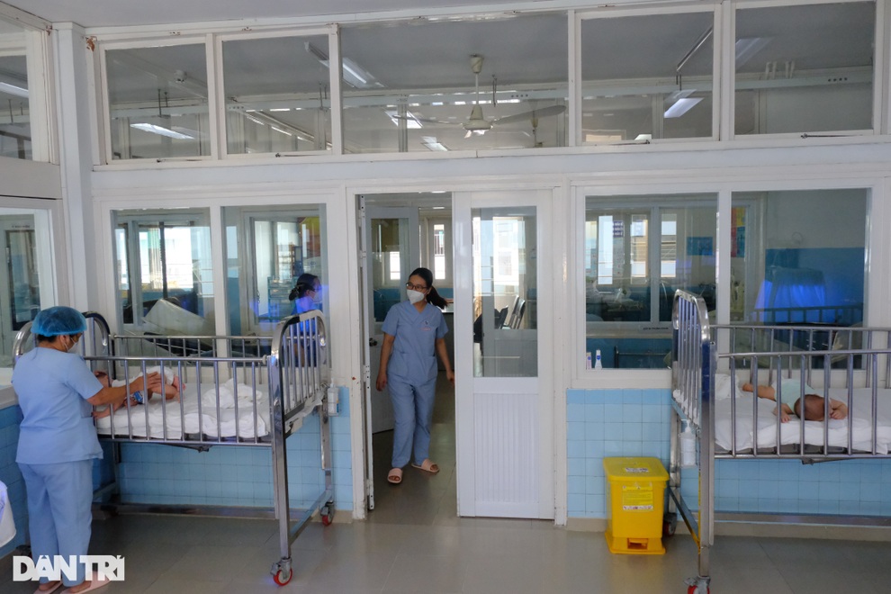 Bệnh viện còng lưng nuôi trẻ bị bỏ rơi, đau đáu mong cộng đồng giúp đỡ - 4 Bệnh viện còng lưng nuôi trẻ bị bỏ rơi, đau đáu mong cộng đồng giúp đỡ - 4