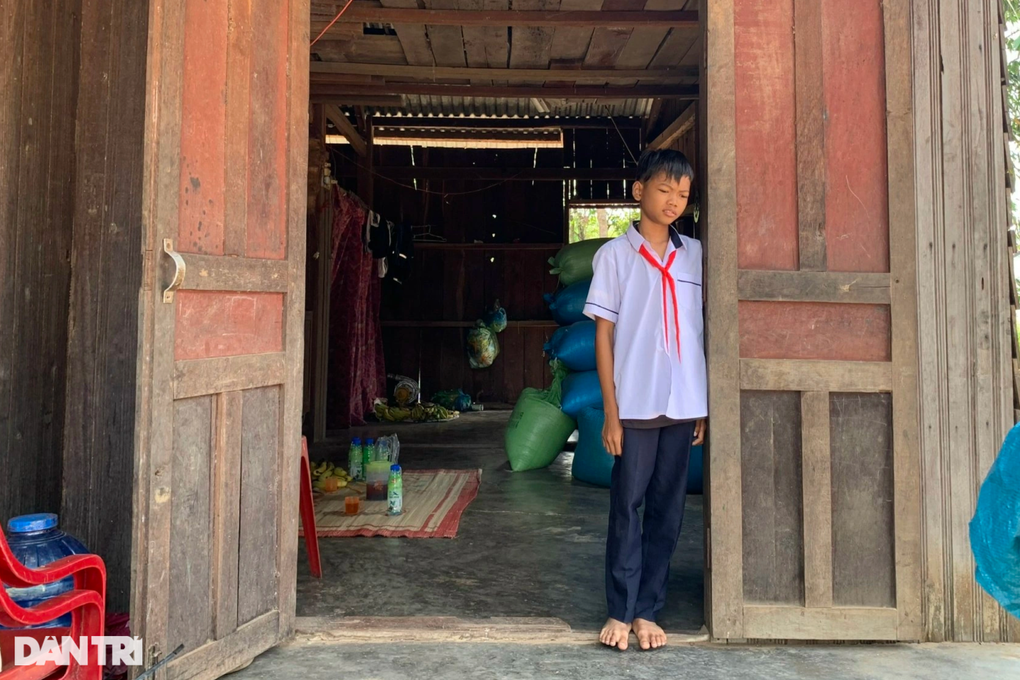 Năm anh em mồ côi khốn khổ vẫn quyết không cho em gái út - 7 Năm anh em mồ côi khốn khổ vẫn quyết không cho em gái út - 7
