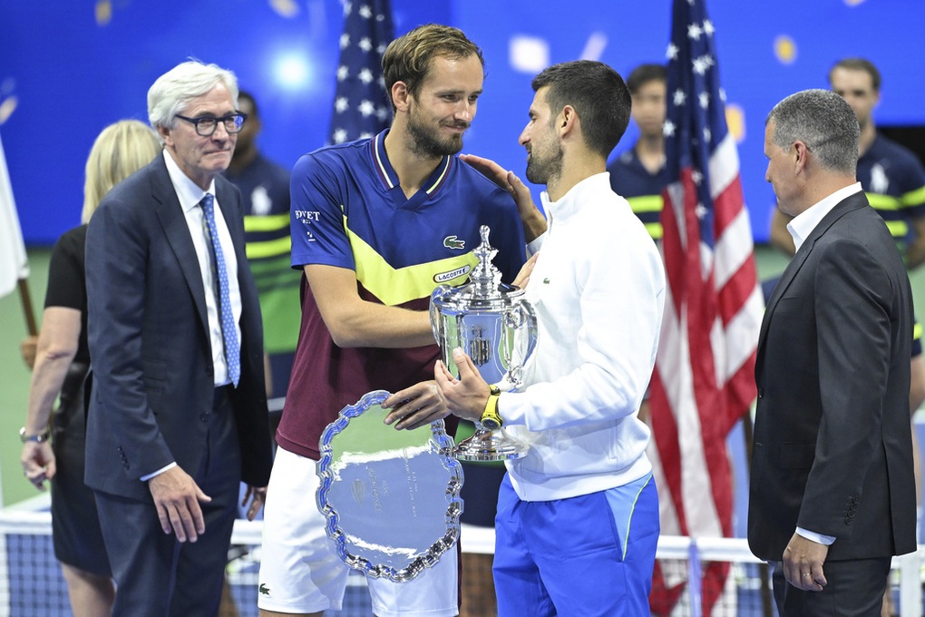 Djokovic vững vàng ở đỉnh ATP, Medvedev gây áp lực lên Alcaraz - 1