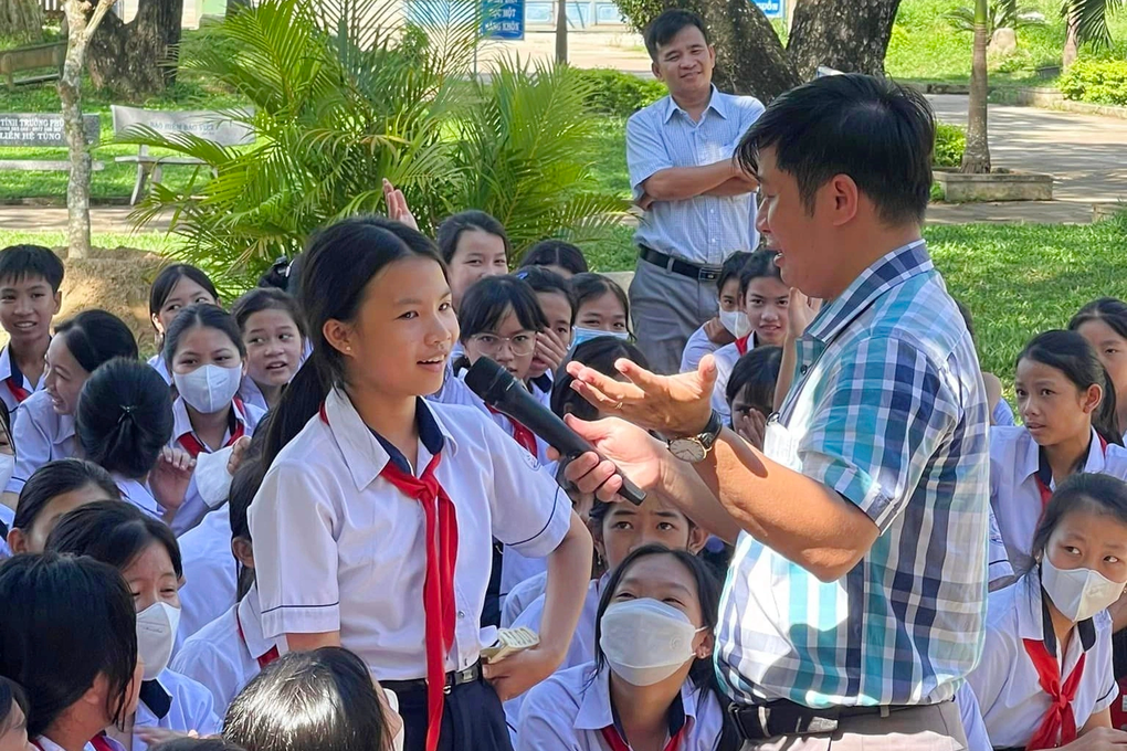 Trẻ em phải được bảo vệ để sống vui vẻ, an toàn - 2 Trẻ em phải được bảo vệ để sống vui vẻ, an toàn - 2