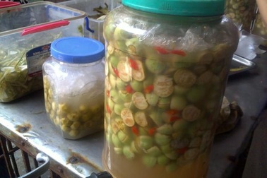 Sự thật về nguy cơ nhiễm ung thư từ dưa, cà muối