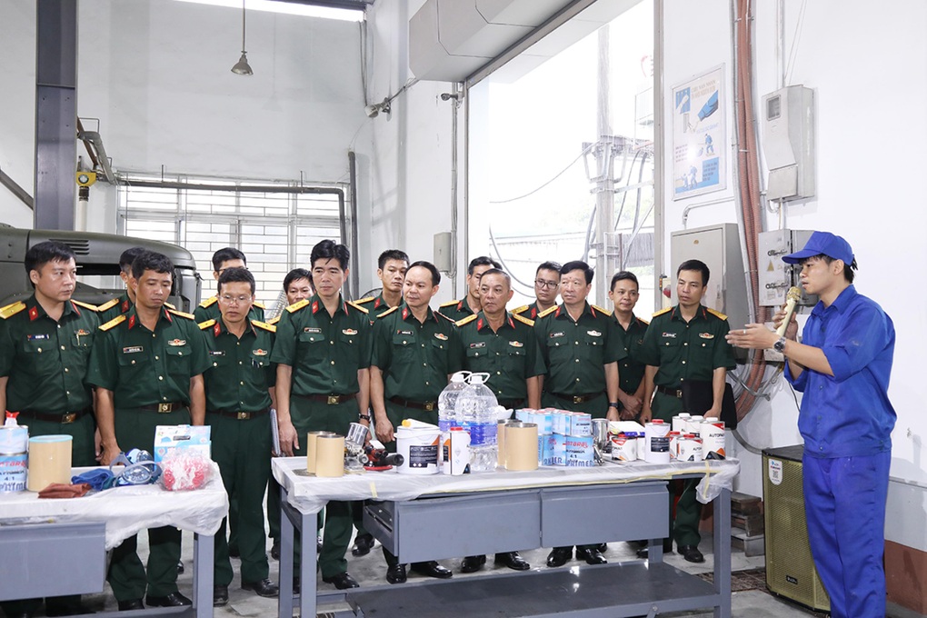 Tập huấn sơn xe tăng thiết giáp tham gia diễu binh dịp Quốc khánh 2/9 - 1 Tập huấn sơn xe tăng thiết giáp tham gia diễu binh dịp Quốc khánh 2/9