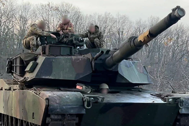 Chuyên gia chỉ ra "tử huyệt" của siêu tăng Abrams Mỹ viện trợ Ukraine