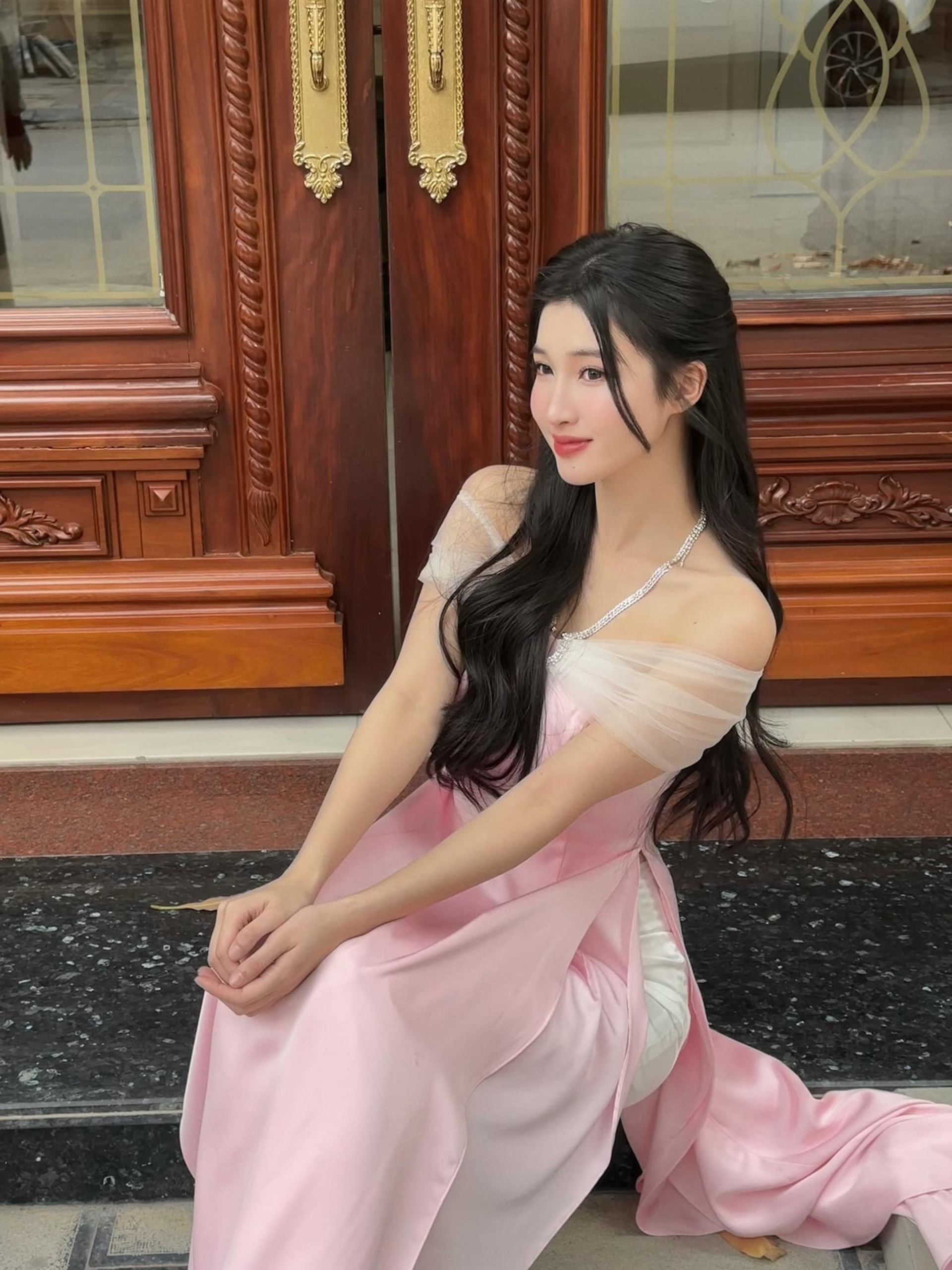 Á hậu Phương Nhi ưa chuộng áo dài nền nã, chuẩn phụ nữ Việt - 1 Á hậu Phương Nhi ưa chuộng áo dài nền nã, chuẩn phụ nữ Việt - 1