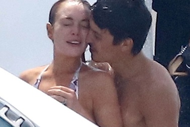 “Gái hư” Lindsay Lohan nũng nịu bên bạn trai tỉ phú