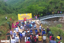 Ngập tràn niềm vui ngày khánh thành cầu Khuyến học và Dân trí nơi biên giới