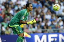 Keylor Navas khóc như một đứa trẻ vì không thể tới MU