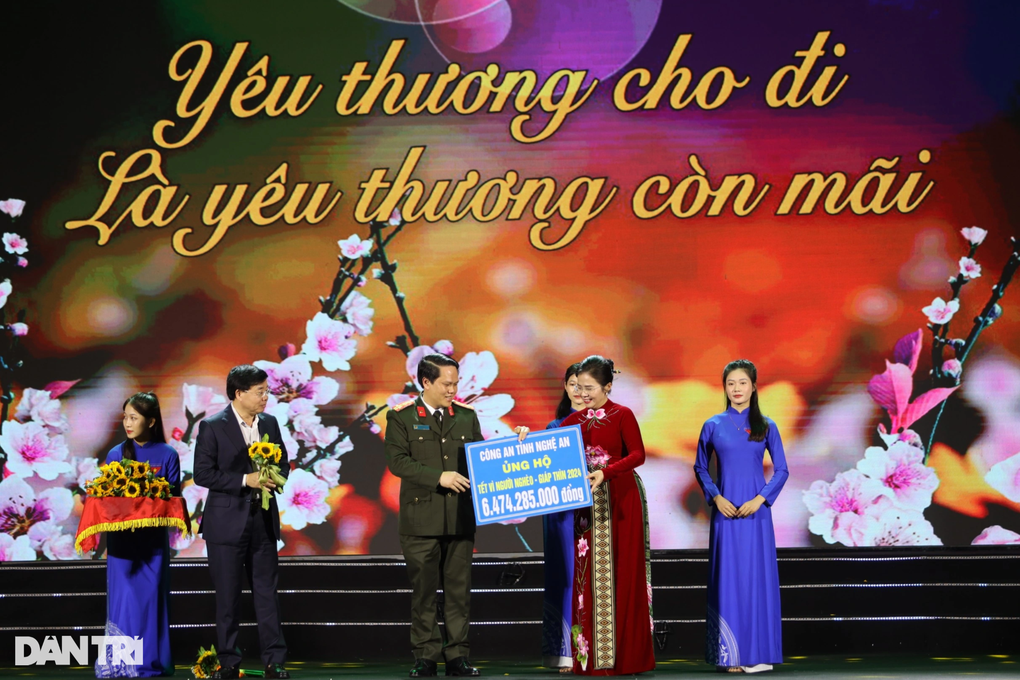 Hơn 140 tỷ đồng ủng hộ Tết vì người nghèo - 3 Hơn 140 tỷ đồng ủng hộ Tết vì người nghèo - 3