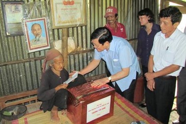 Chủ tịch nước: “Nên hỗ trợ cần câu cơm cho người dân vùng lũ”