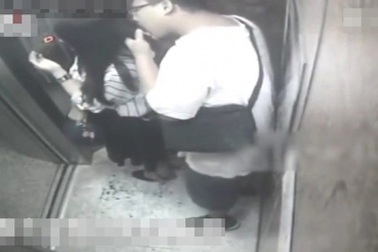 Kẻ biến thái liếm tóc phụ nữ ở ga tàu điện ngầm