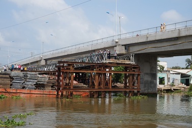 Tìm thấy thi thể cô gái rơi xuống sông mất tích