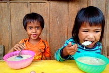 Những “bữa cơm có thịt” của học sinh vùng cao Quảng Nam