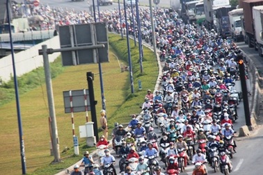 Ám ảnh ùn tắc ở nút giao thông cầu vượt Cát Lái
