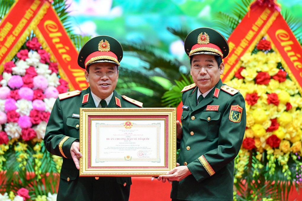 Báo Quân đội nhân dân đón nhận Huân chương Bảo vệ Tổ quốc hạng Ba - 2 Báo Quân đội nhân dân đón nhận Huân chương Bảo vệ Tổ quốc hạng Ba - 2