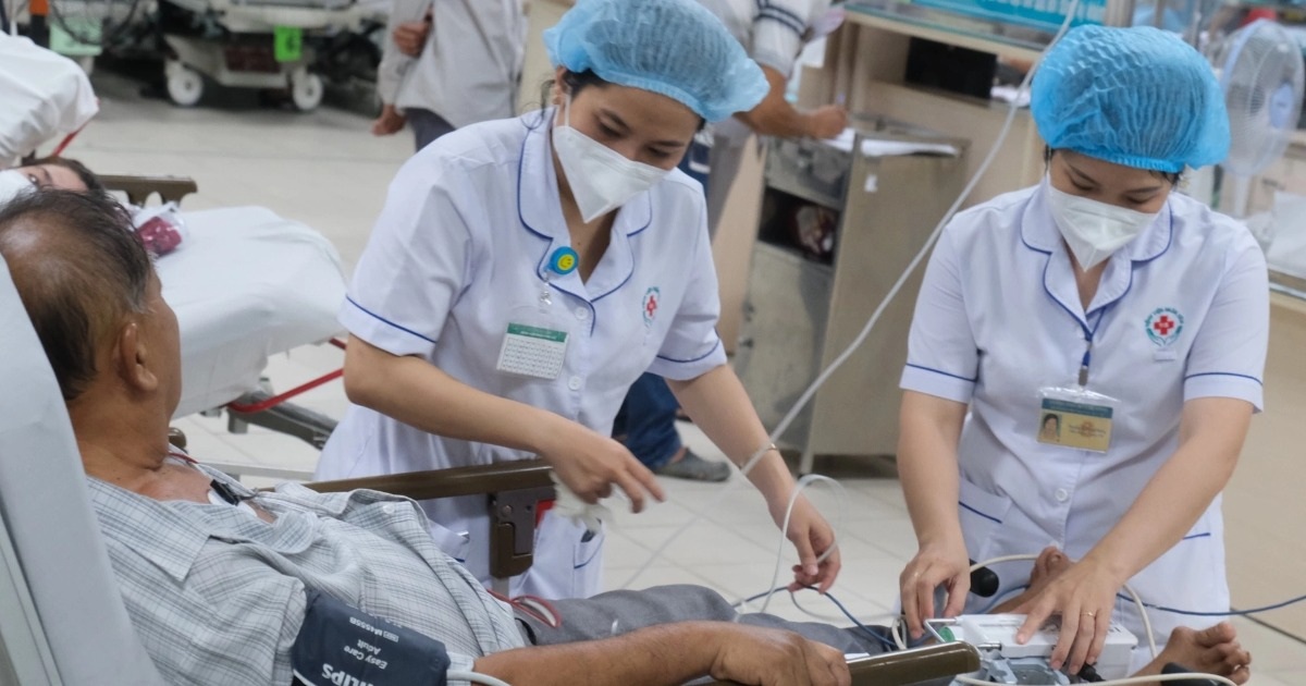 ĐH Y Hà Nội lần đầu cấm sinh viên mặc trang phục xuyên thấu, áo trễ cổ
