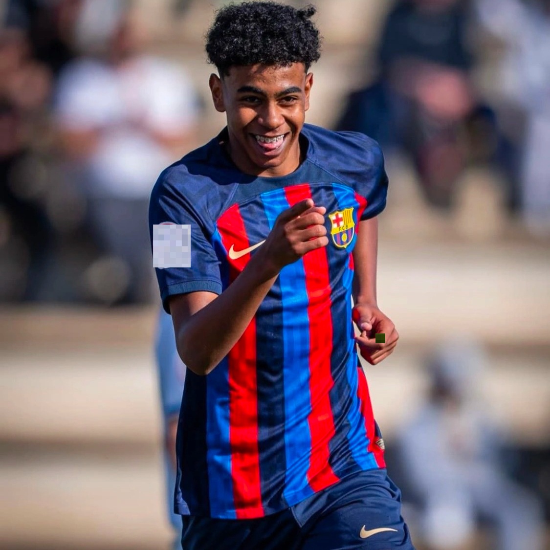 Youngest player at Euro 2024: Trying to score goals while doing homework - 1 Cầu thủ trẻ nhất Euro 2024: Vừa cố gắng săn bàn, vừa làm bài tập về nhà - 1