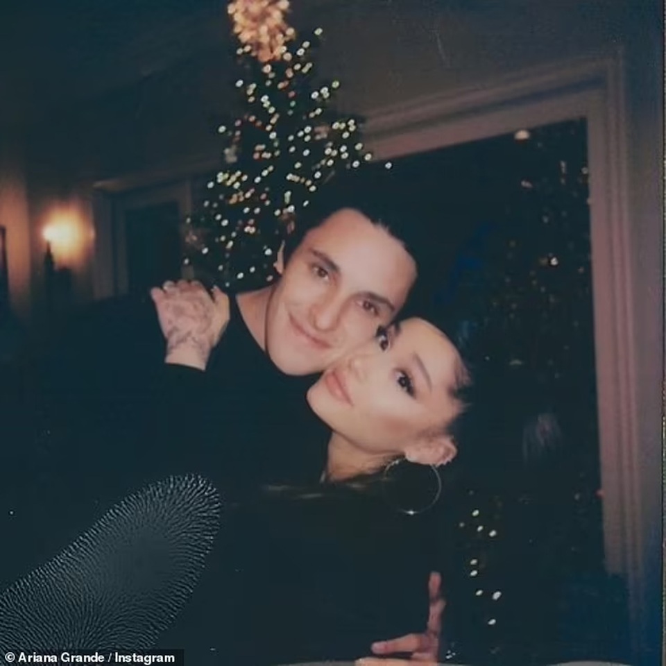 Ariana Grande bí mật kết hôn - 5 Ariana Grande bí mật kết hôn - 5
