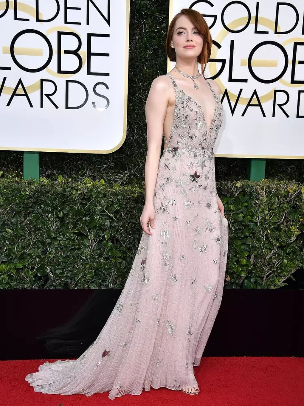 Chiếc váy bị bục khóa và những vẻ ngoài biểu tượng của Emma Stone - 9 Chiếc váy bị bục khóa và những vẻ ngoài biểu tượng của Emma Stone - 9
