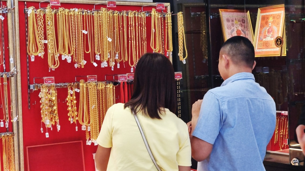 Giá vàng thật tăng cao, người Thái Lan đổ xô mua vàng giả - 1 Giá vàng thật tăng cao, người Thái Lan đổ xô mua vàng giả - 1
