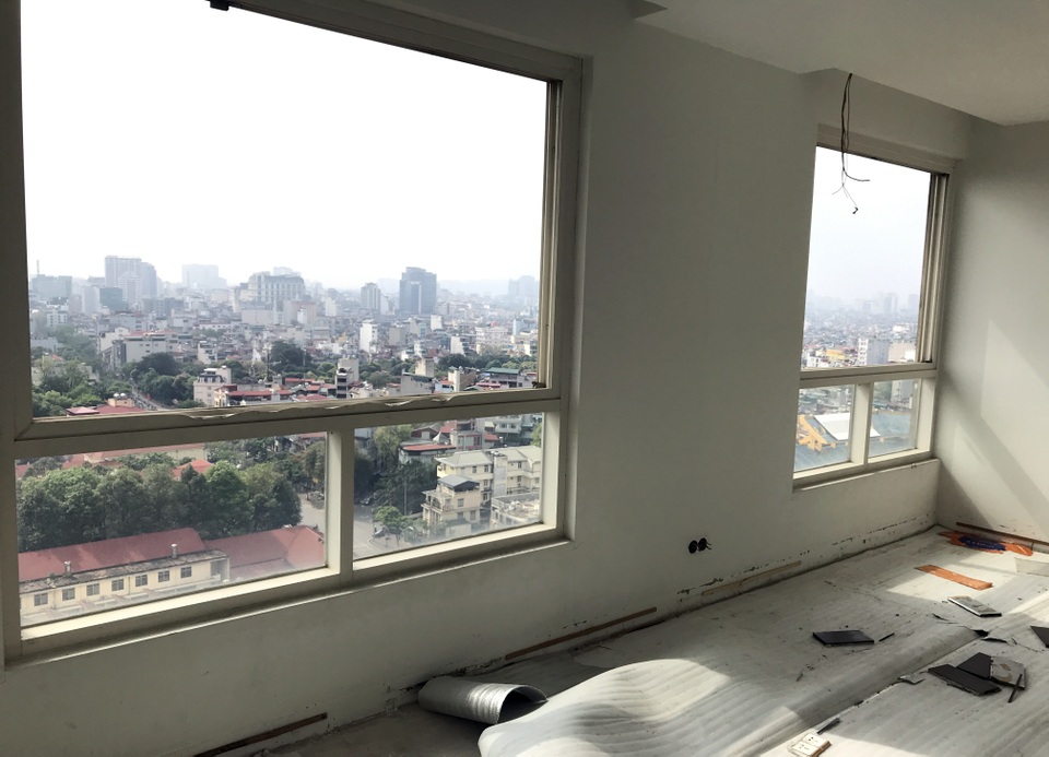 Hình ảnh phá dỡ trên tầng 18 tòa nhà 8B Lê Trực - 10 Hình ảnh phá dỡ trên tầng 18 tòa nhà 8B Lê Trực - 10