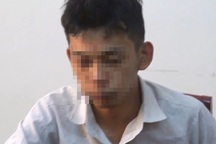 “Nghịch tử” cầm dao đuổi đánh cha rồi đánh cả công an