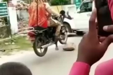 Cặp đôi Ấn Độ thực hiện bộ ảnh cưới siêu độc