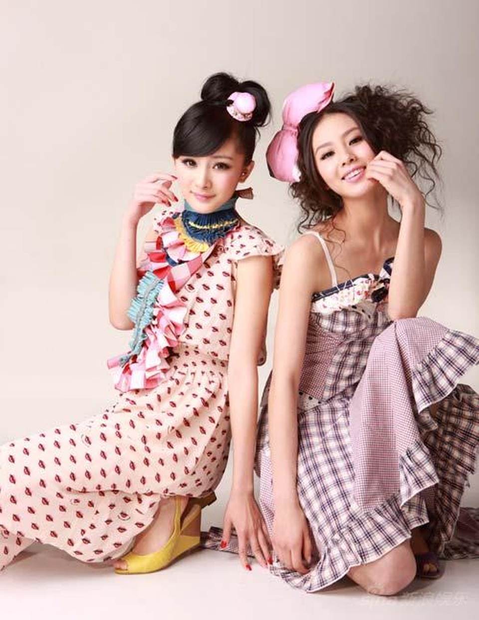 Hình ảnh hiếm hoi của Dương Mịch và Lưu Thi Thi sau nhiều năm mâu thuẫn - 2 Hình ảnh hiếm hoi của Dương Mịch và Lưu Thi Thi sau nhiều năm mâu thuẫn - 2