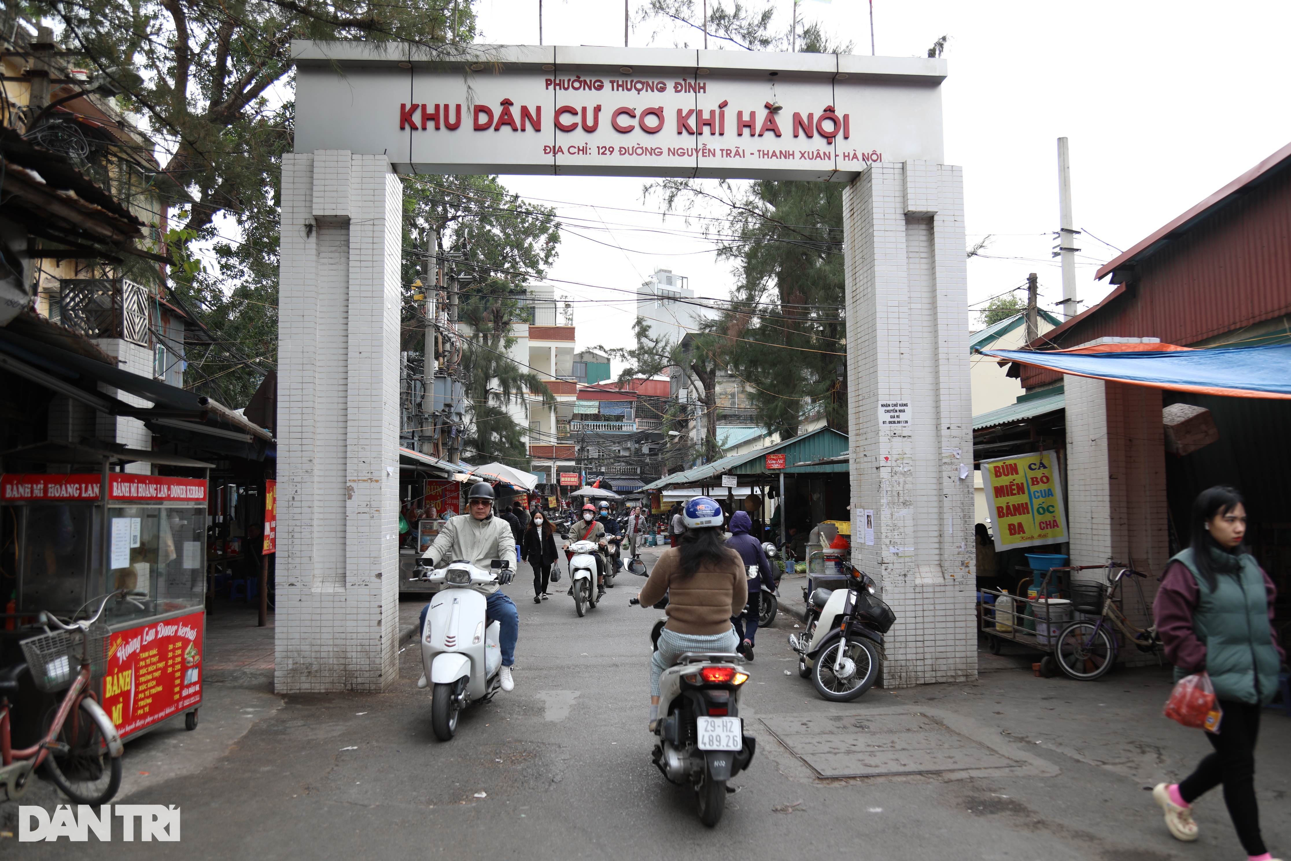 Bỏ rào chắn ở ngõ Hà Nội: Người đi đường mừng, dân trong ngõ khổ vì ồn ào - 6 Bỏ rào chắn ở ngõ Hà Nội: Người đi đường mừng, dân trong ngõ khổ vì ồn ào - 6