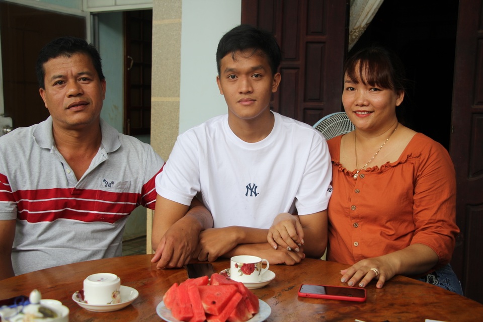 Nam sinh phố núi cao 1m84, mê bóng rổ giành ngôi thủ khoa khối A1 toàn quốc - 4 Nam sinh phố núi cao 1m84, mê bóng rổ giành ngôi thủ khoa khối A1 toàn quốc - 4